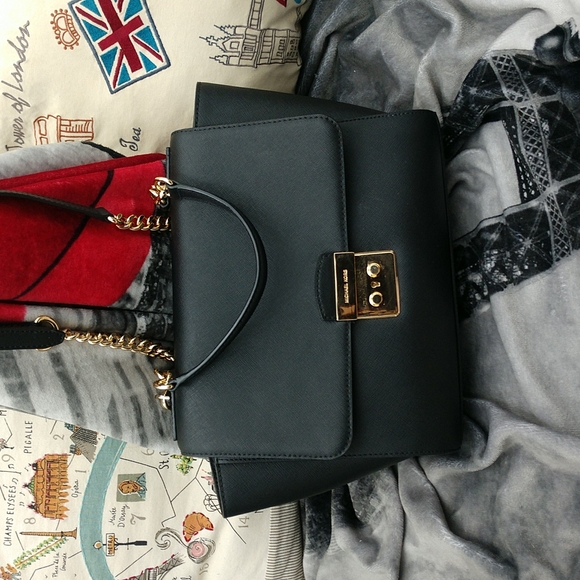 Michael Kors Handbags - Michael kors Brandi purse